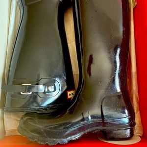 Hunter rain boots in great conditions only worn a few times .